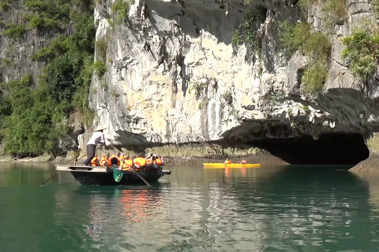 luon-cave-halong-bay