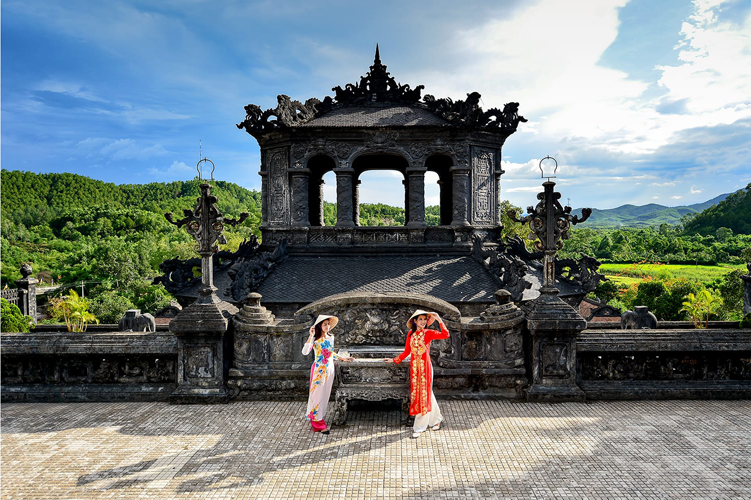 tourists-khai-dinh-tomb-hue-vietnam-shutterstock_706214959