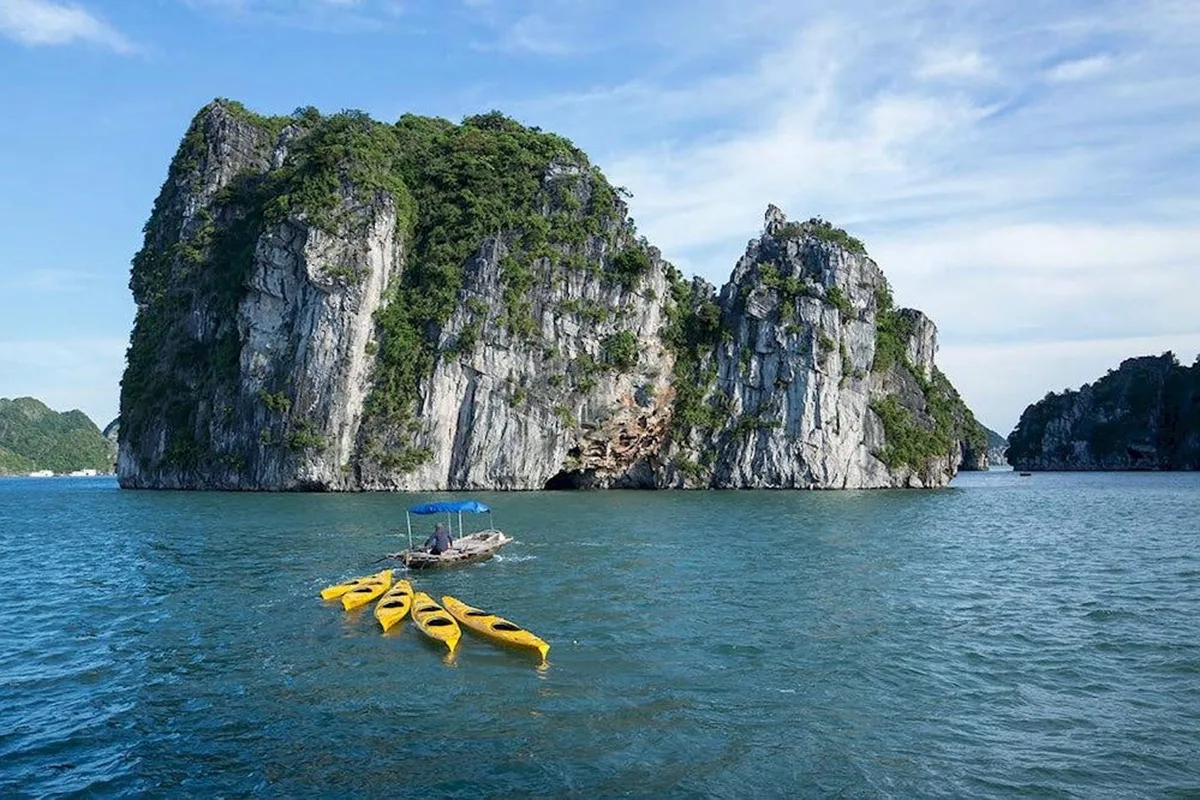 6-Day Complete Vietnam Journey: Hanoi, Halong Bay & Ho Chi Minh City