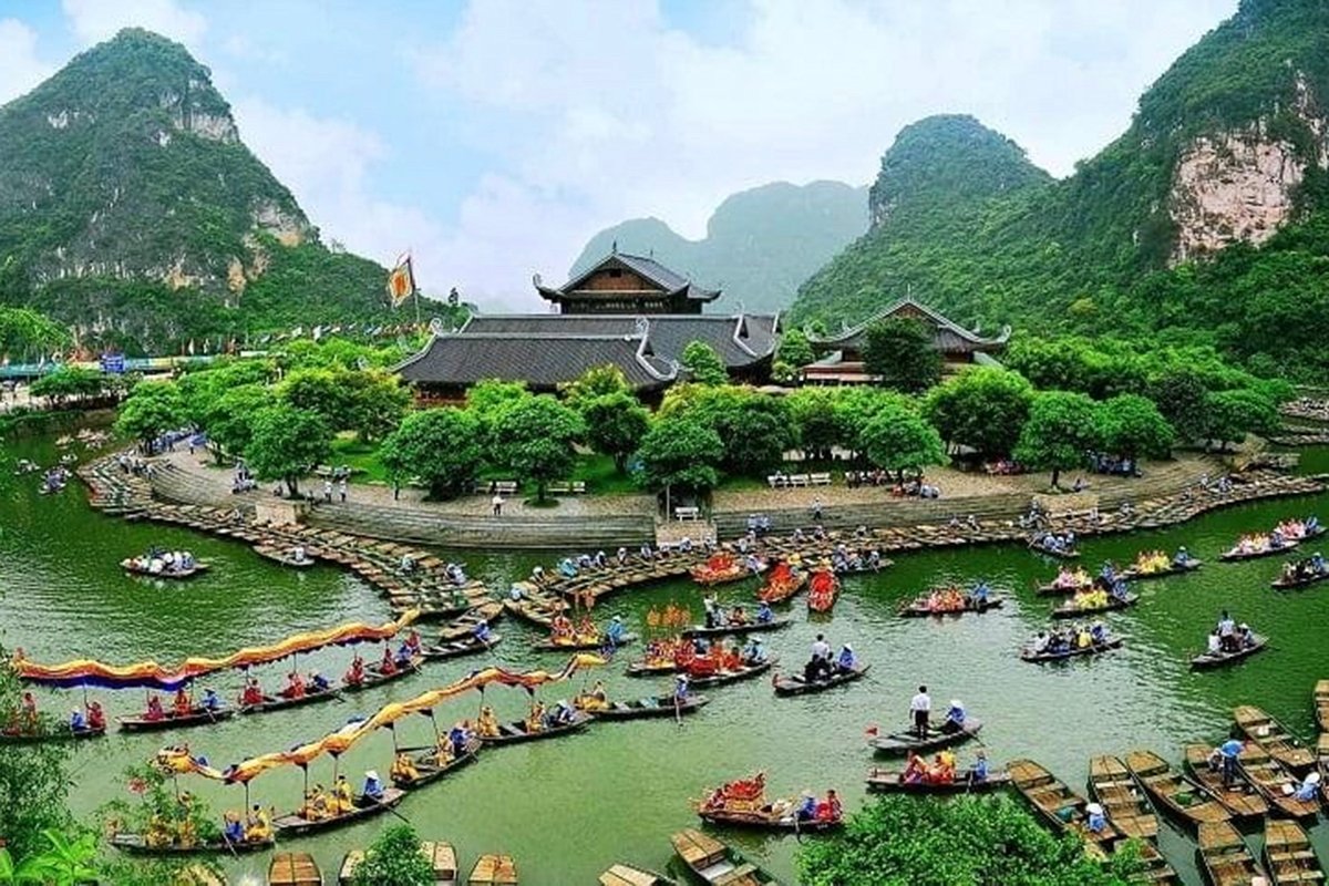 Perfume Pagoda 1 Day Trip