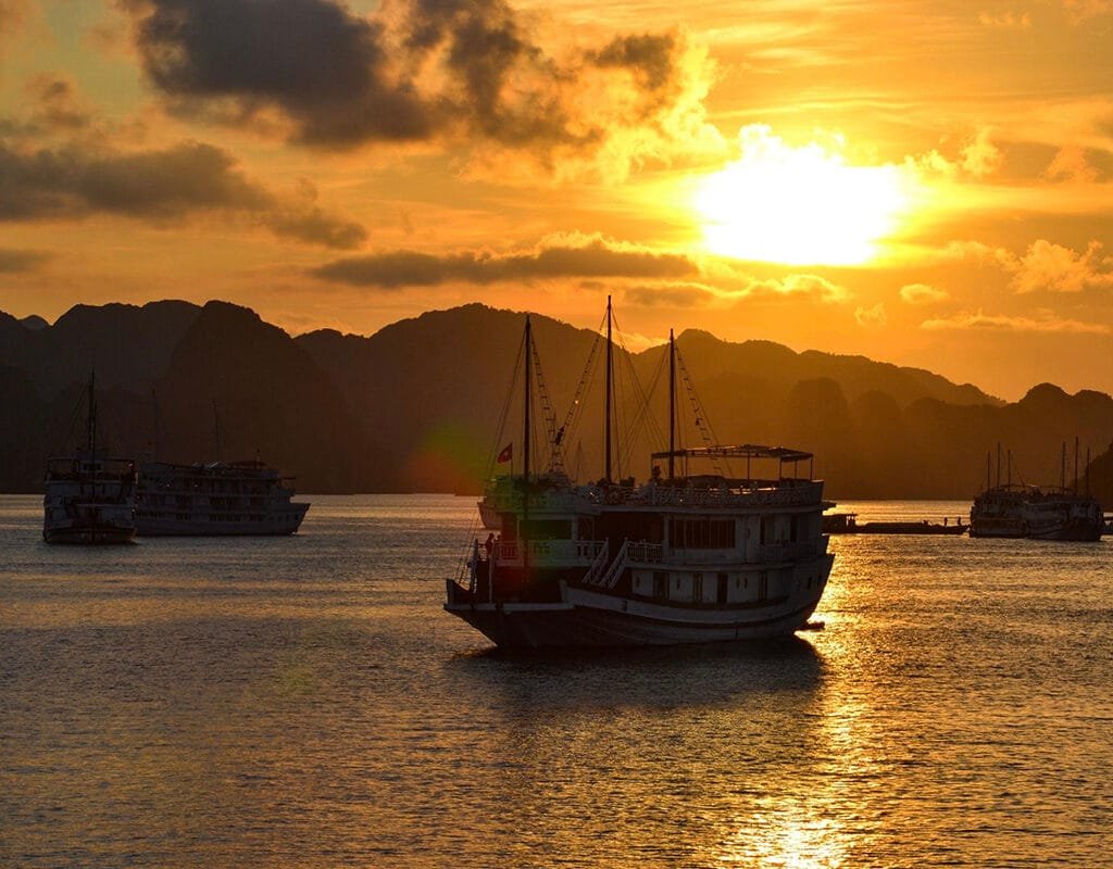 HA LONG BAY FULL DAY TOUR | SURPRISING CAVE – TITOP ISLAND