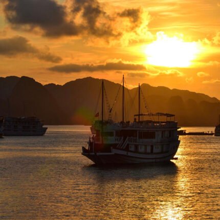 HA LONG BAY FULL DAY TOUR | SURPRISING CAVE – TITOP ISLAND