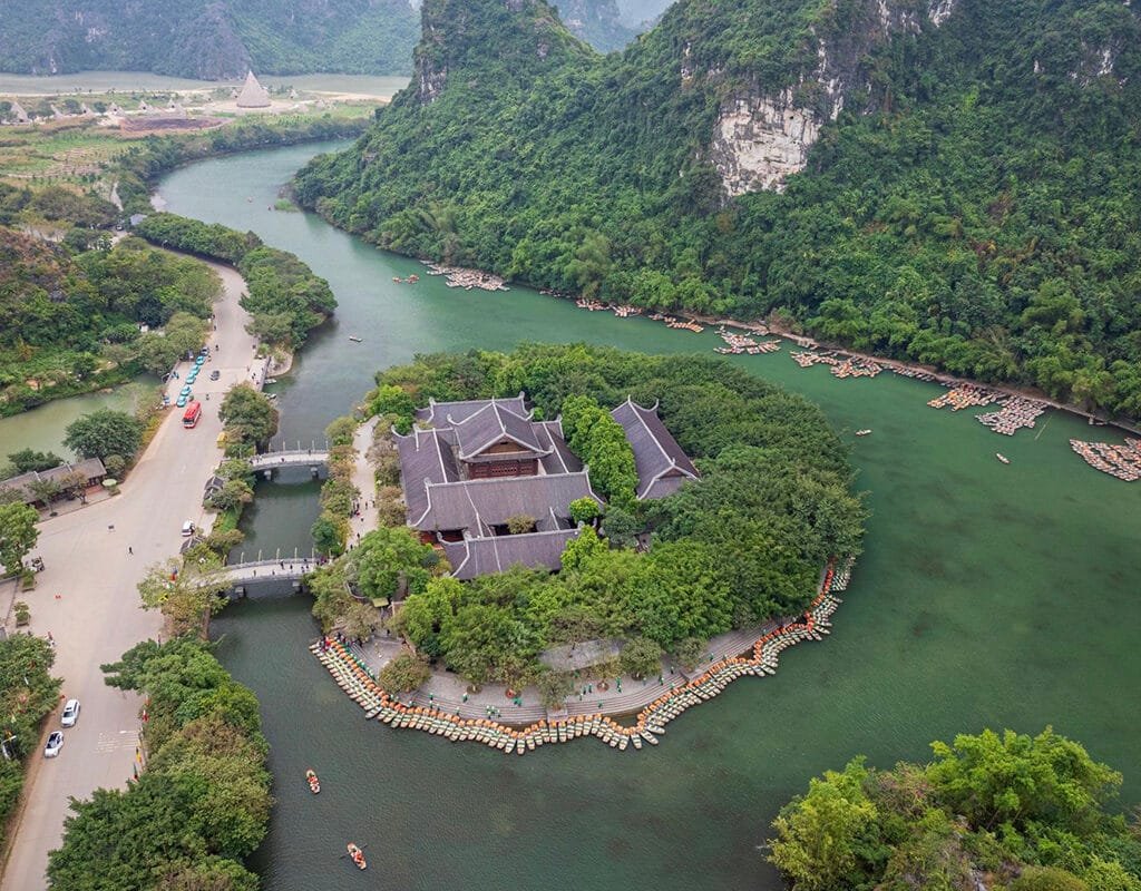 HOA LU – TRANG AN – MUA CAVE | FULL DAY TOUR FROM HANOI