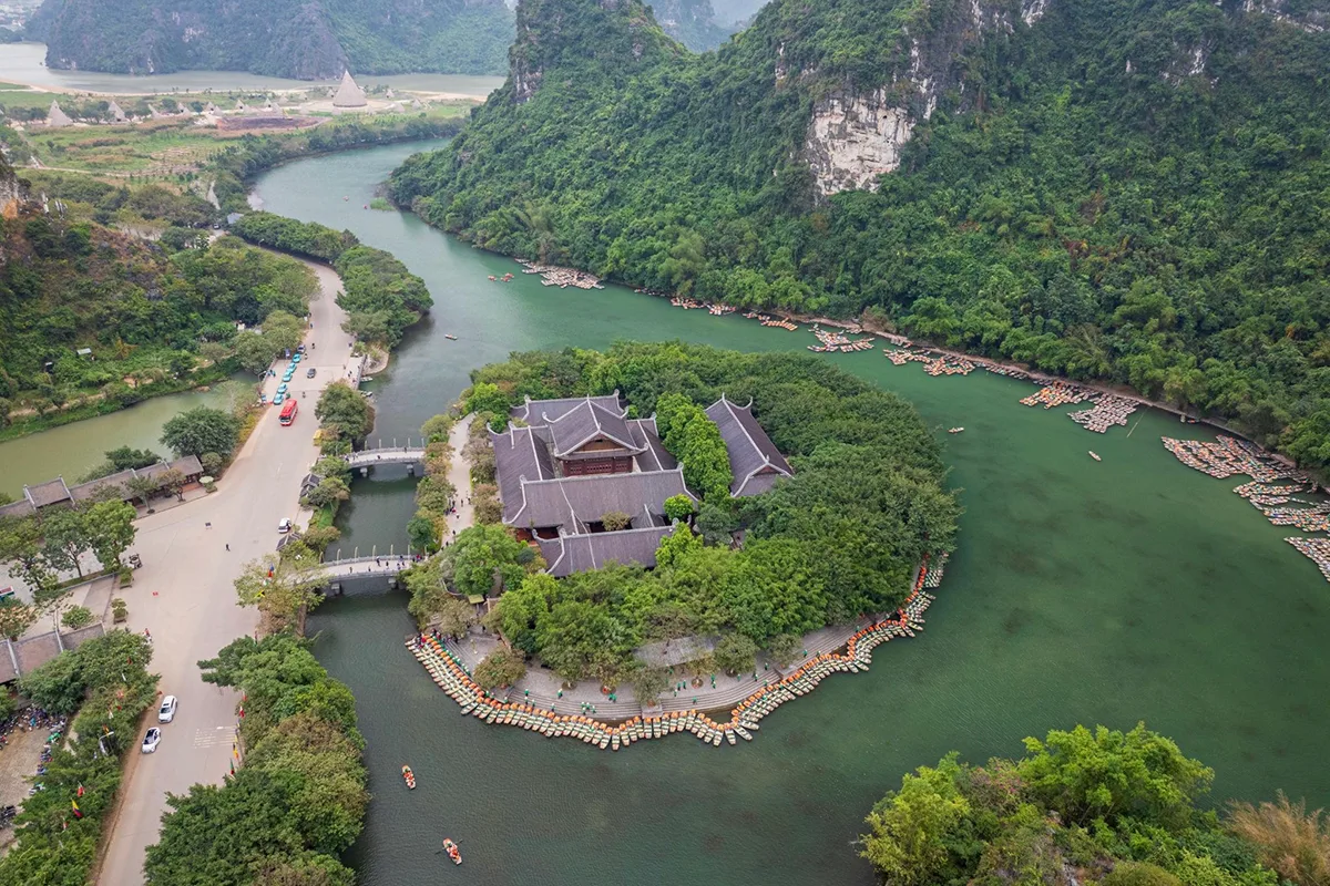 Hoa Lu – Trang An – Mua Cave Tour